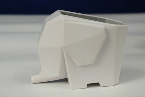 HuTCH Defends Toothbrush To Wear Elephant To Drain Water To Wear